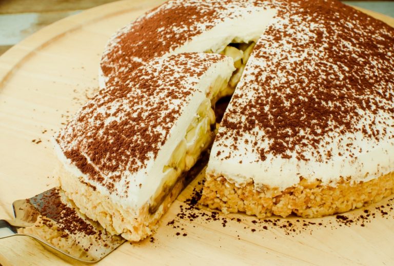 Nuostabus bananų tortas, kurio nereikia kepti. Mano šeima jį dievina!