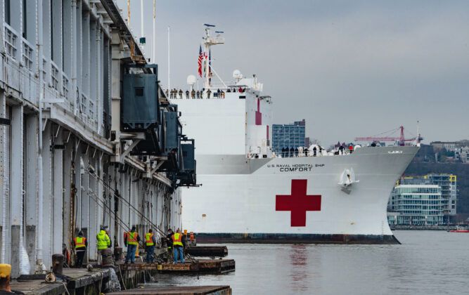 laivas-karo-ligonine-niujorke-USNS-comfort