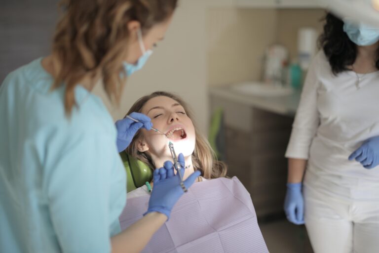 Endodontinis gydymas: svarbiausi faktai apie jį