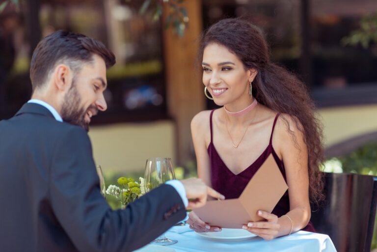 Kodėl per pirmąjį pasimatymą su vyru reikia eiti į restoraną?